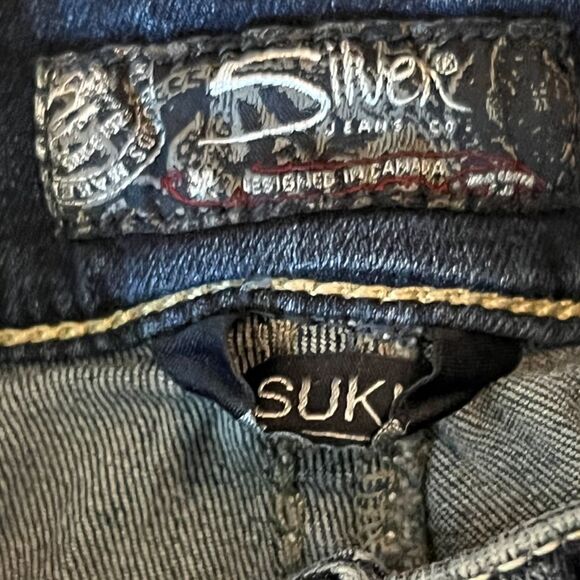 Silver Suki Medium Wash Capri Jeans Size 30” #107 - Picture 5 of 6